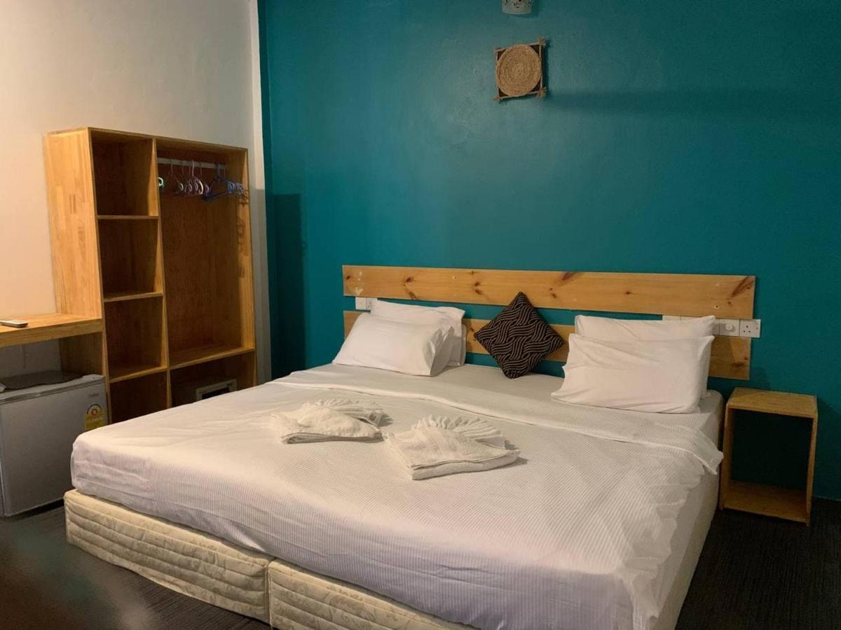 Hotel Seven Corals à Maafushi Extérieur photo