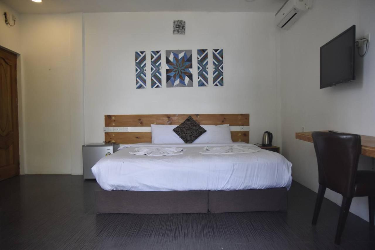 Hotel Seven Corals à Maafushi Extérieur photo