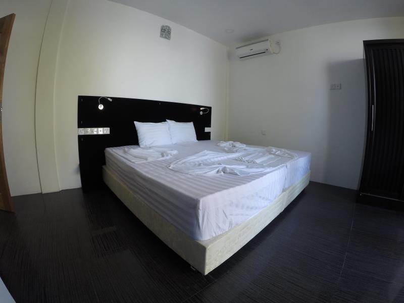 Hotel Seven Corals à Maafushi Extérieur photo
